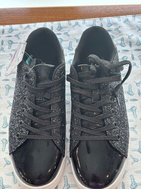 Women’s Black Glitter Low-Top Lace-Up Sneakers